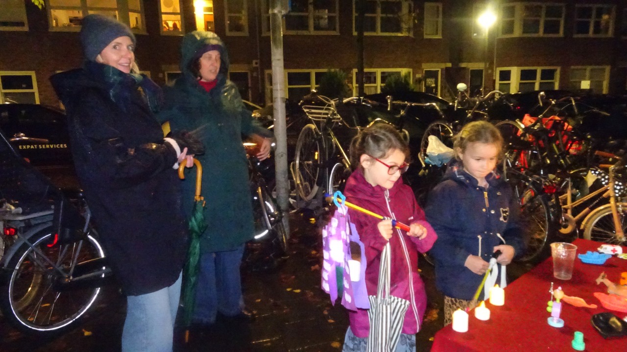 ../image/20231111_pg09623_tafel_met_speeltjes.jpg