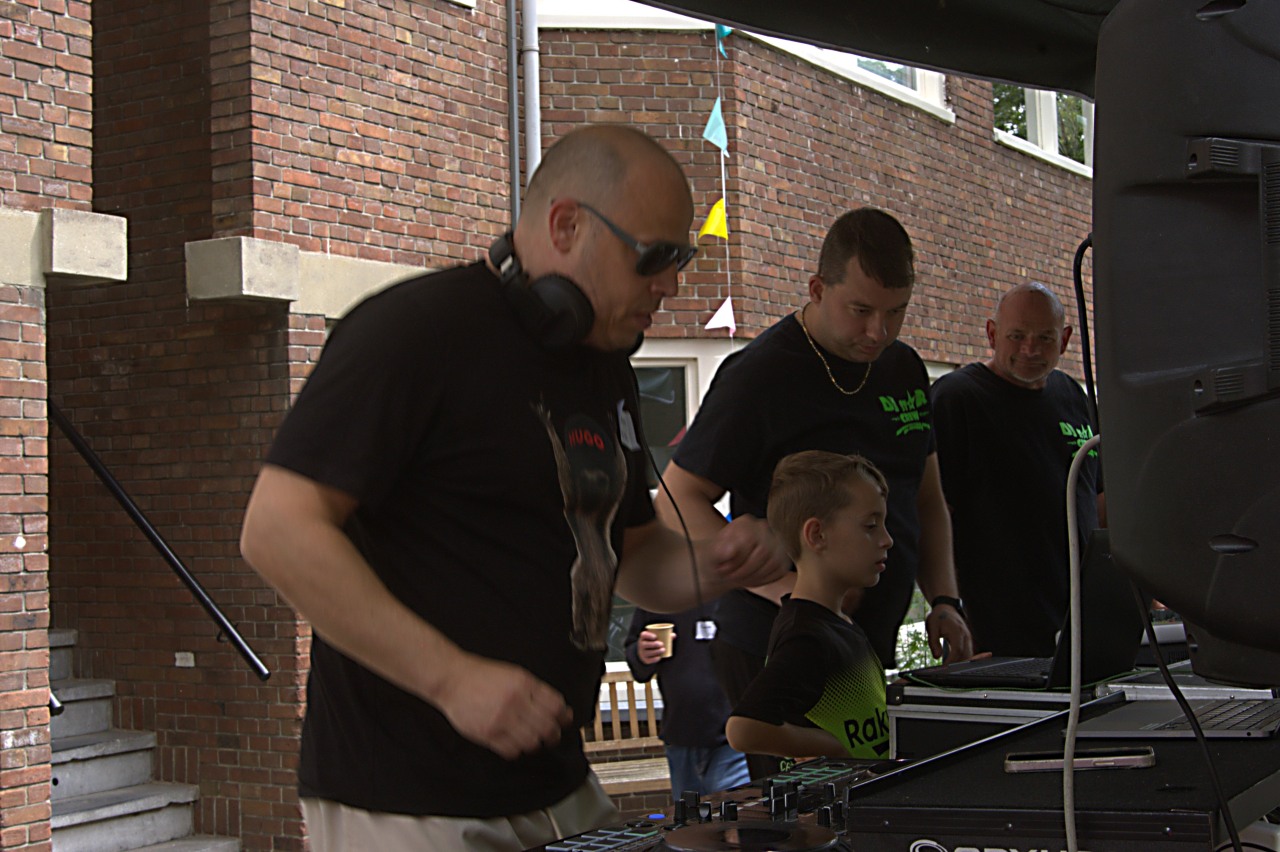 ../image/143733-pgtschuringa0381_de_discjockey's.jpg