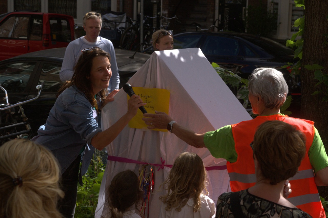 ../image/171610-pgtschuringa0463_onthulling_weggeefkast.jpg