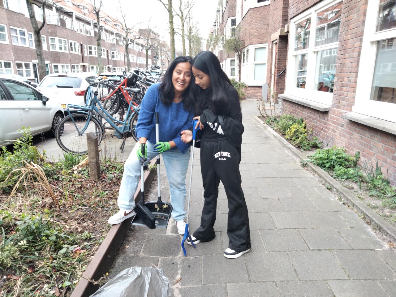 ../image/20250323t12.14.56xtthijsse5_schoonmaak_floor_en_yora.jpg