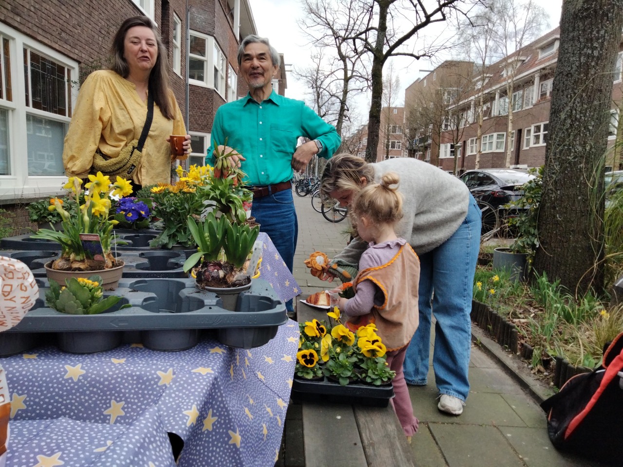 ../image/20250323t13.36.14xtthijsse_eveline_dochter_paul_viola_plantjes_uitzoeken_.jpg