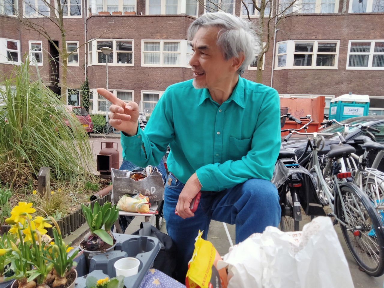 ../image/20250323t13.57.08xtthijsse_paul_bij_plantjes.jpg